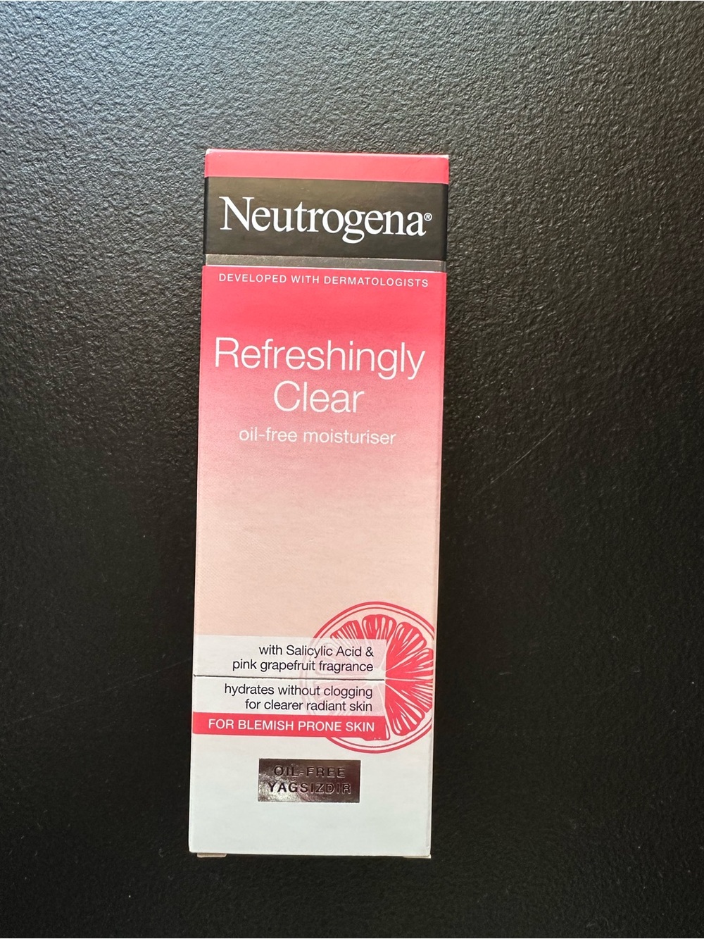 Neutrogena Refreshingly Clear Oil-Free Moisturiser - Pink and White